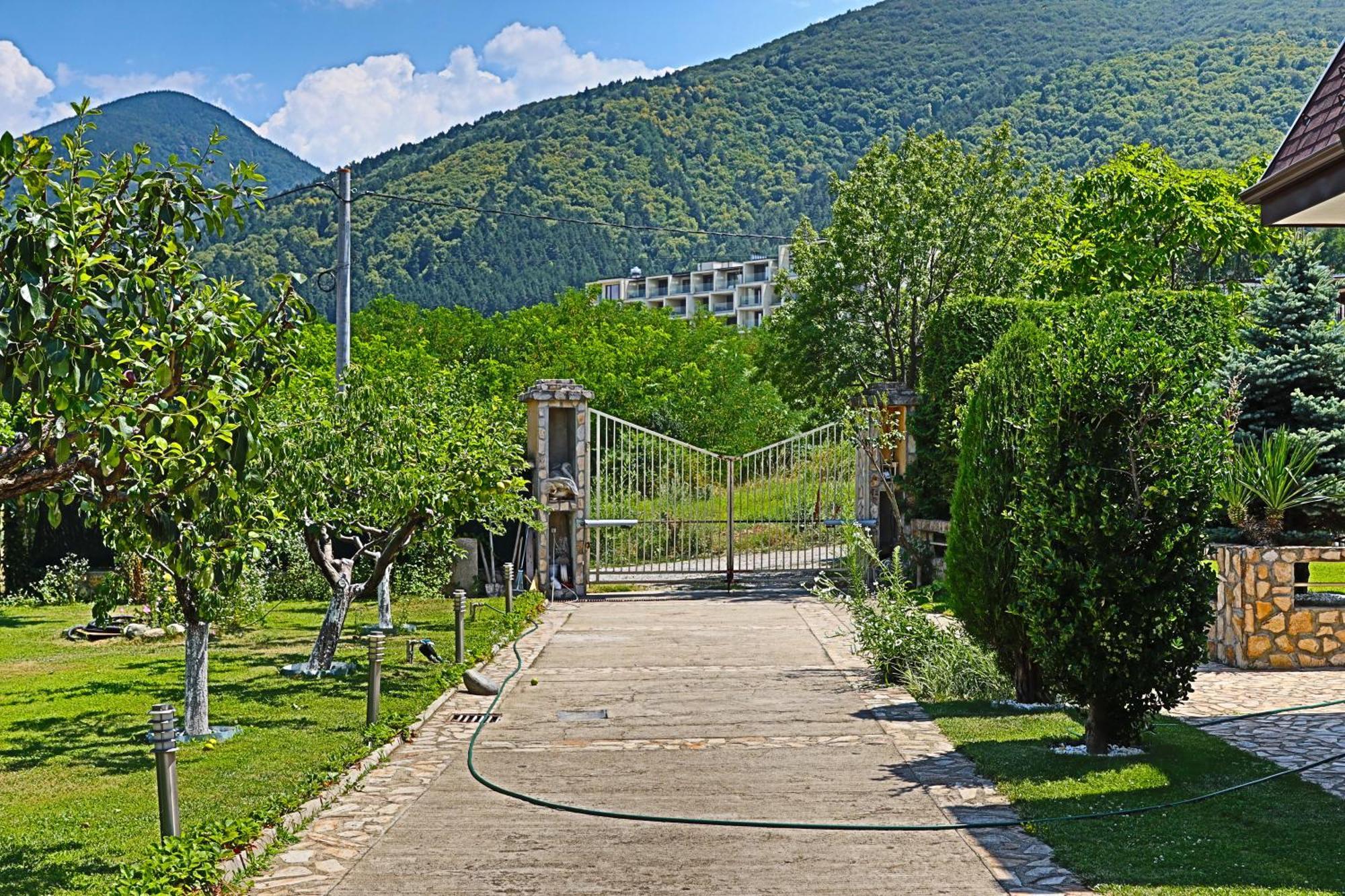 Holiday House Kubrat Sapareva Banya Buitenkant foto