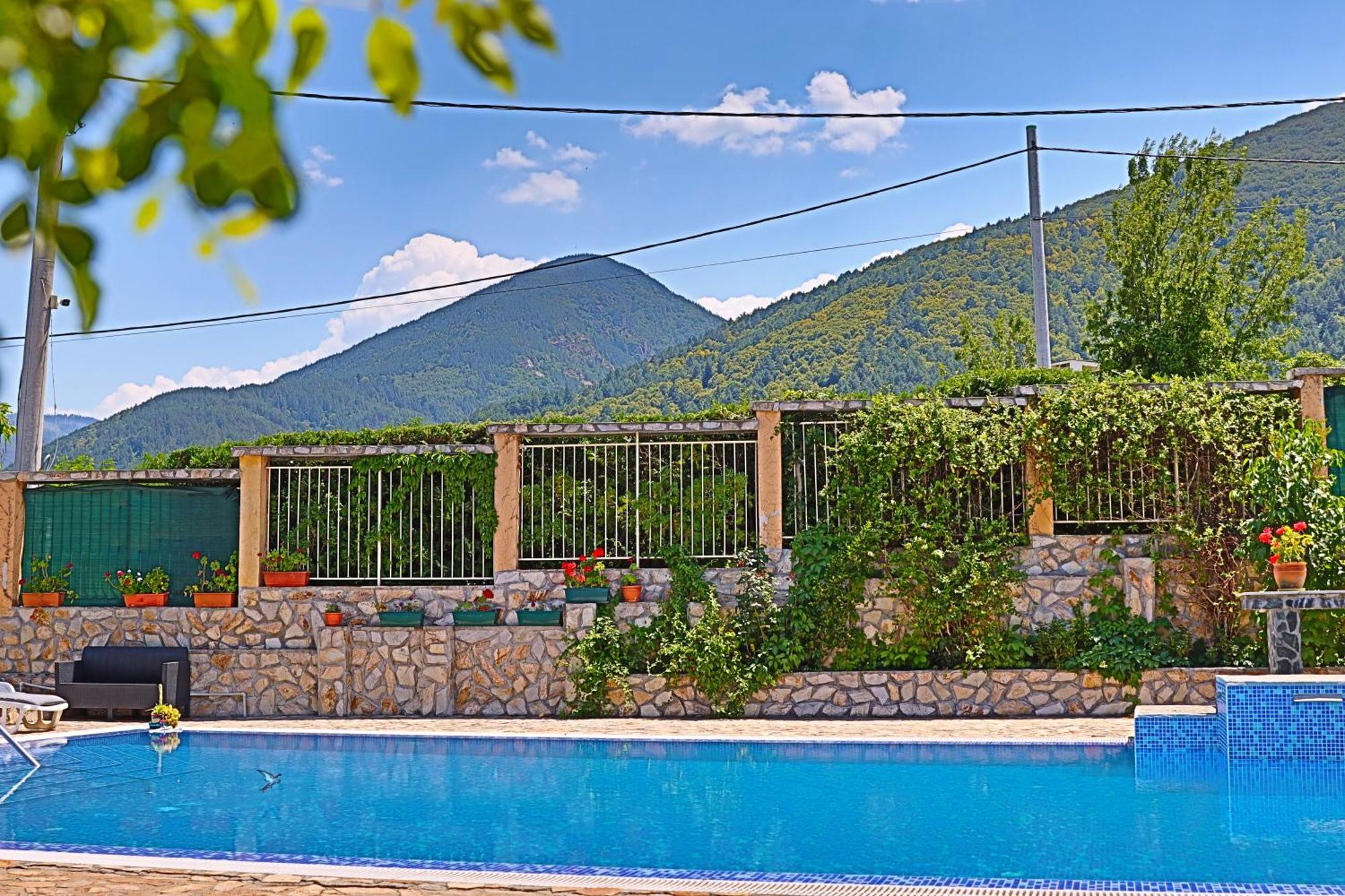 Holiday House Kubrat Sapareva Banya Buitenkant foto