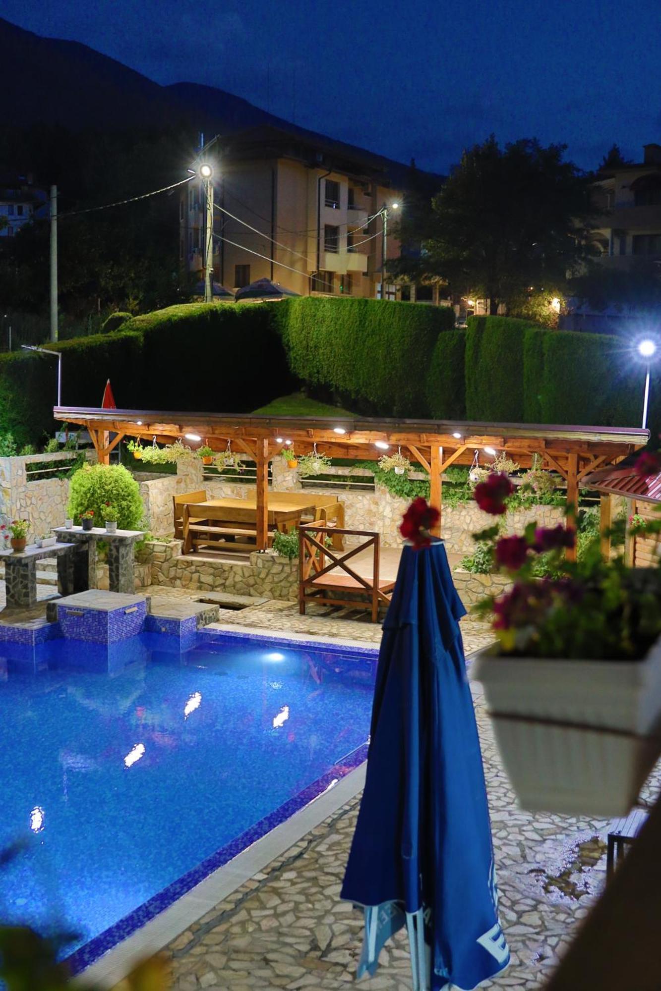 Holiday House Kubrat Sapareva Banya Buitenkant foto